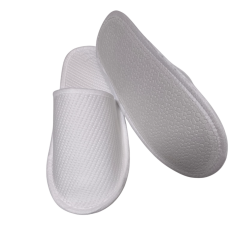 Kapitone Terlik Lüx